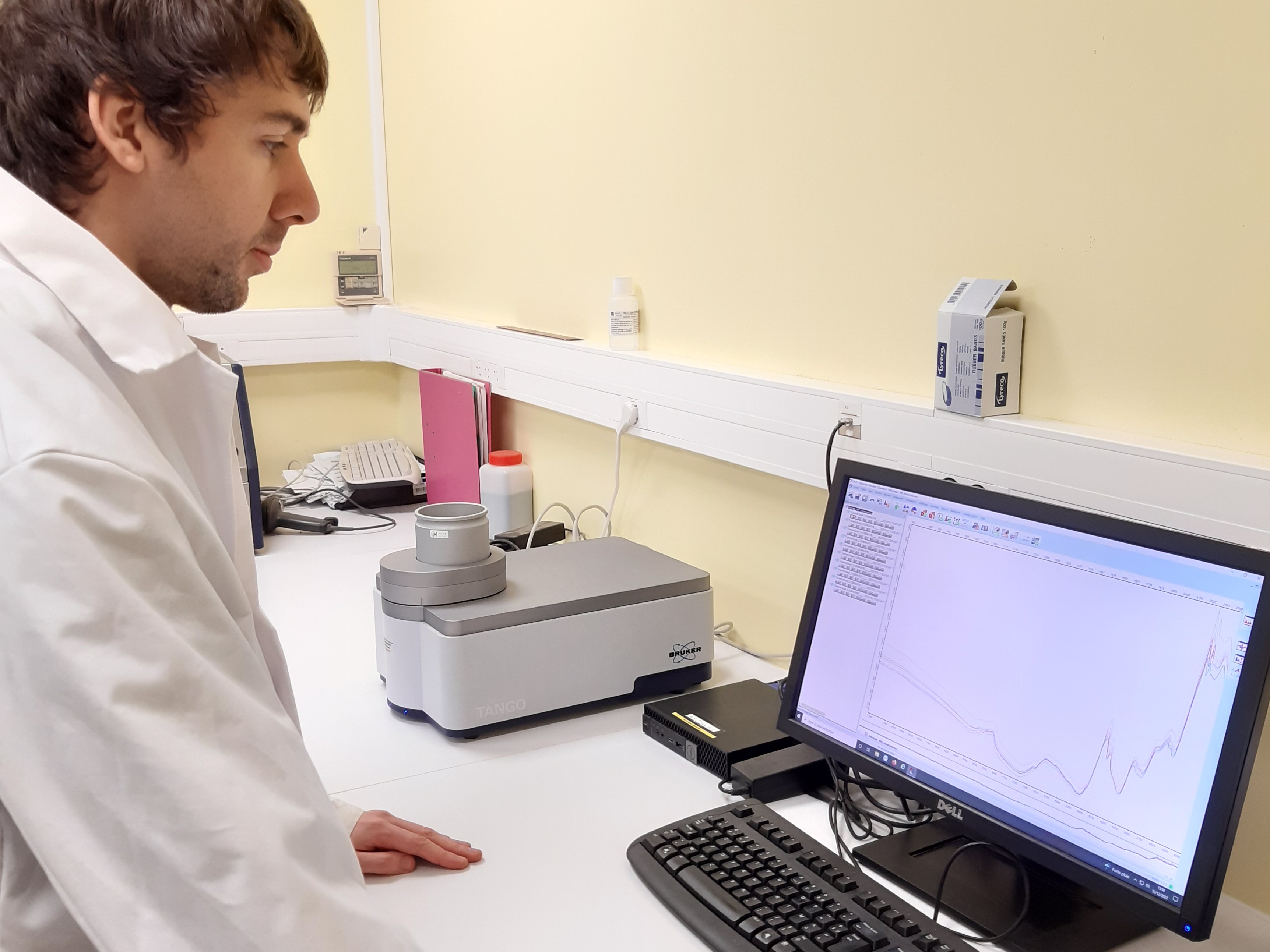 Spectromètre infrarouge en utilisation - Terres Inovia - Ardon