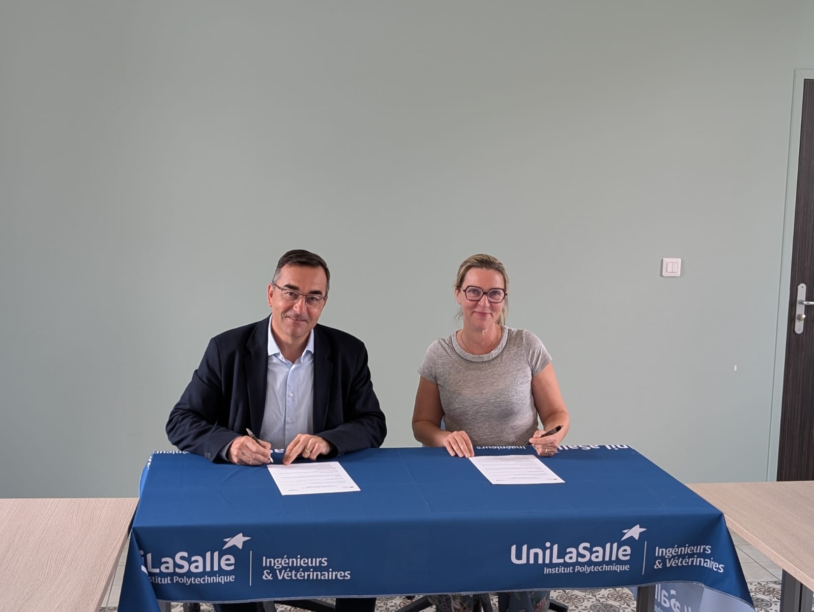 Terres Inovia signe un partenariat en formation continue avec UniLaSalle 
